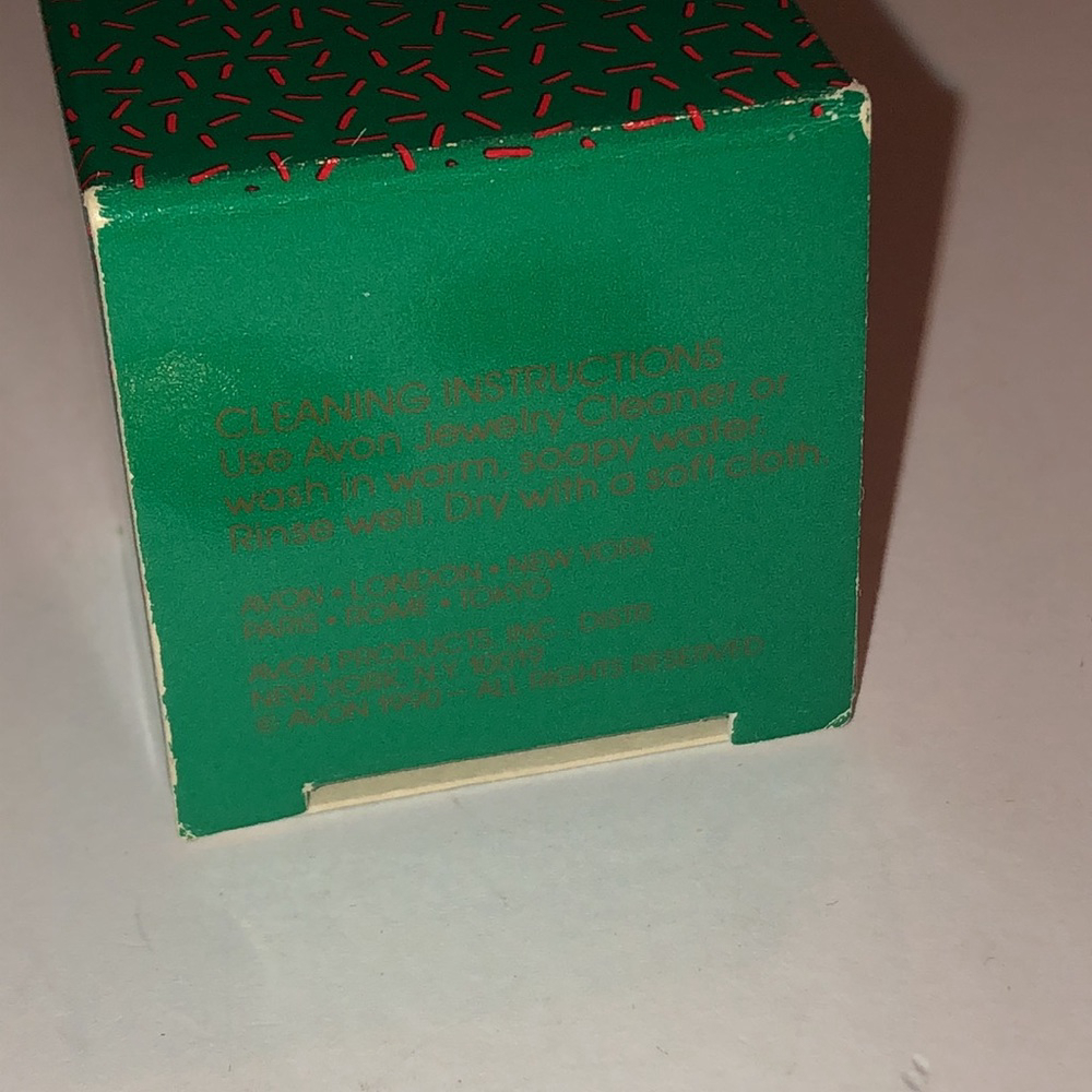 Avon Vintage Tender Moments Gold Tone Charm Present & Christmas Bells - Picture 5 of 7